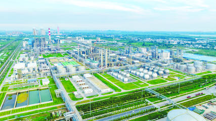 打造新型“工业航母” 石油石化的强国之路